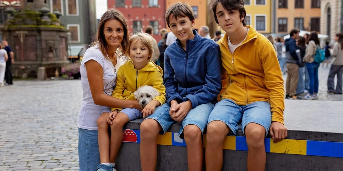 '"Eχεις χώρο να ανασάνεις, να γίνεις μαμά, να είσαι άνθρωπος"| Μια ελληνίδα μαμά περιγράφει πώς είναι να μεγαλώνεις παιδιά στη Σουηδία