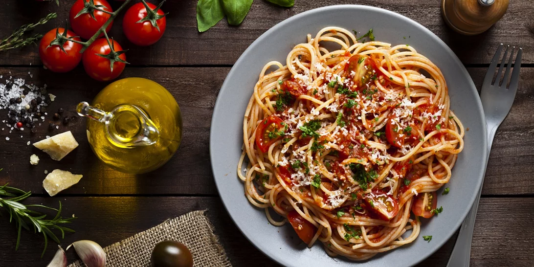 Μακαρονάδα ναπολιτάνα σε 15 λεπτά | Η αυθεντική ιταλική συνταγή του Άκη Πετρετζίκη