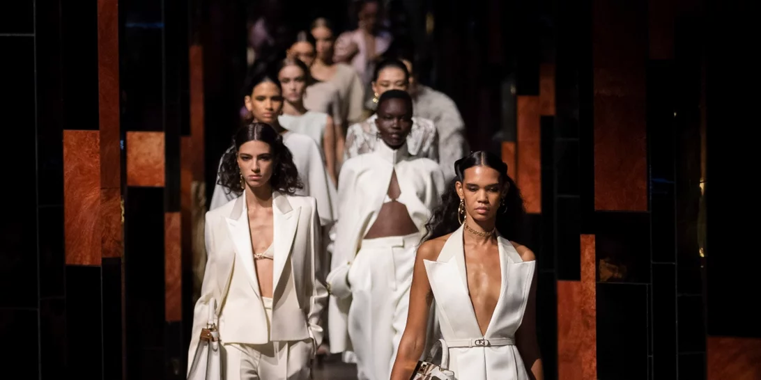 Summer Style | Από το γραφείο έως τη βραδινή έξοδο, σε αυτές τις τάσεις θα επενδύσουμε φέτος