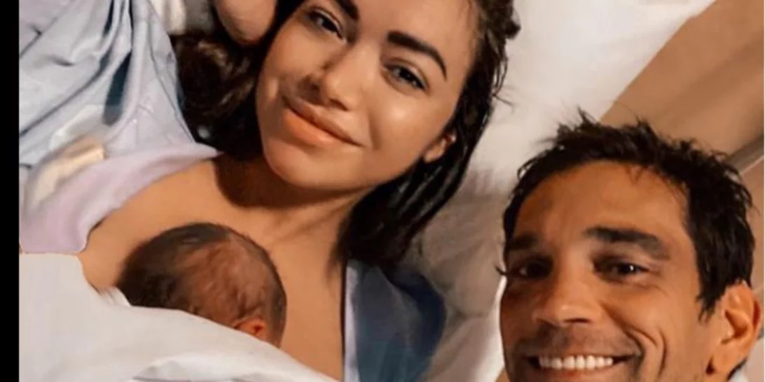 Όλγα Φαρμάκη - Σταύρος Μαντόπουλος | Η πρώτη φωτογραφία με τη νεογέννητη κόρη τους από το μαιευτήριο