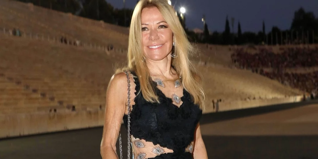 Μαριάννα Λάτση | Στο Μέγαρο Μουσικής με μανικιούρ στην απόλυτη απόχρωση θηλυκής κομψότητας