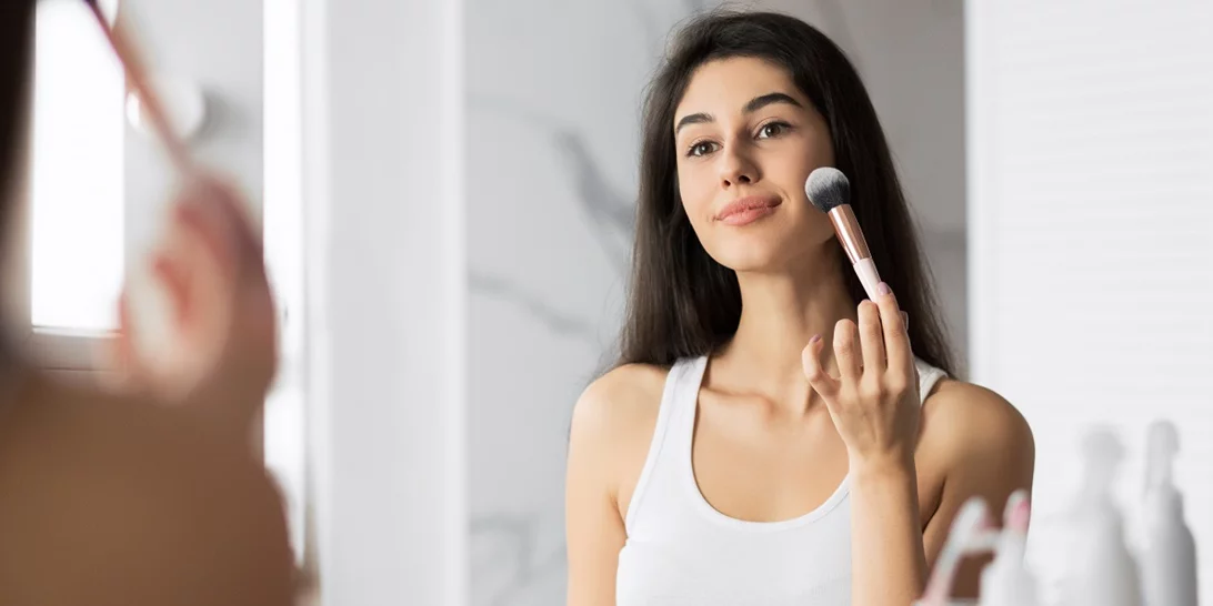 Οι πούδρες που θα κρατήσουν την επιδερμίδα σου ματ ακόμα και εν μέσω καύσωνα