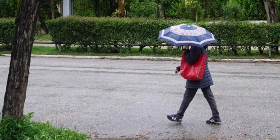 Αίθριος ο καιρός με νεφώσεις και τοπικές βροχές - Σε ποιες περιοχές θα χρειαστεί ομπρέλα