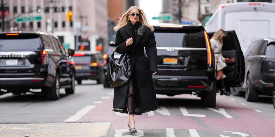 Εάν αποφασίσεις να βγεις σήμερα με τις φίλες σου, ντύσου για τον εαυτό σου