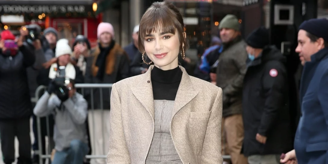 Η Lily Collins είναι πιο stylish από την Emily in Paris | Τα looks που θα θες να αναδημιουργήσεις