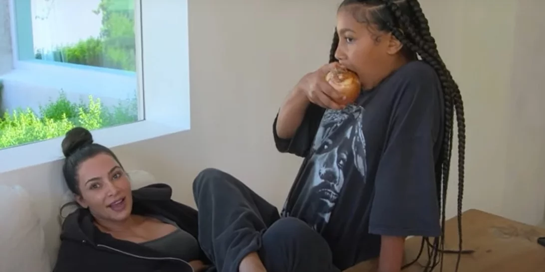 Κι όμως η κόρη της Kim Kardashian τρώει τα κρεμμύδια … σαν τα μήλα