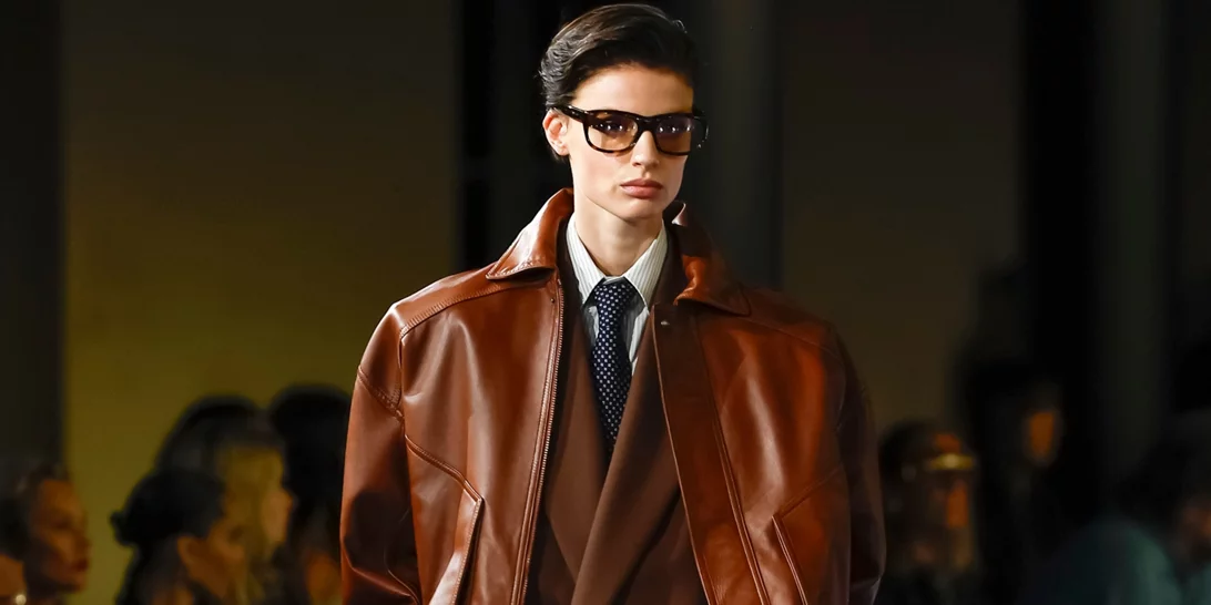 Το Mocha Mousse είναι το χρώμα του 2025 σύμφωνα με την Pantone | Πώς θα το προσθέσεις με στιλ στα looks σου