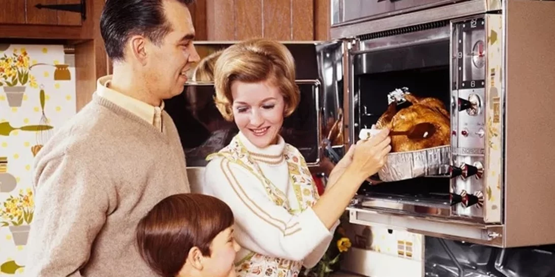 Αυτά τα πολύχρωμα κεραμικά της γιαγιάς επιστρέφουν και μπαίνουν στις πιο μοντέρνες κουζίνες