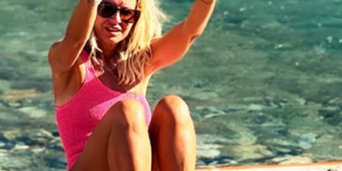 Μαρία Μπεκατώρου | Πιο αδύνατη από ποτέ, ποζάρει με ροζ μαγιό