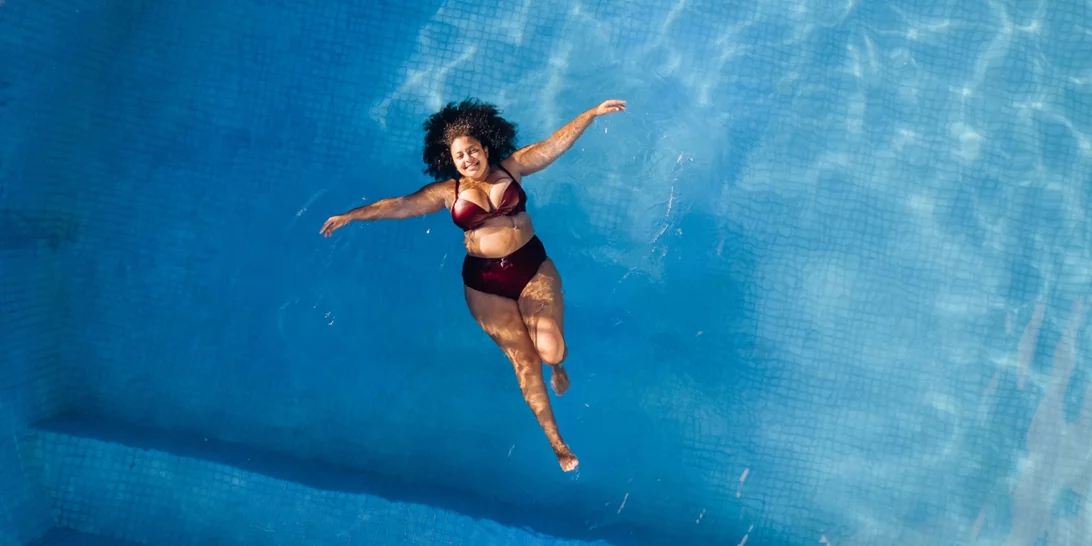 Τα plus size μαγιό που θα αναδείξουν με τον πιο κομψό τρόπο τις καμπύλες σου