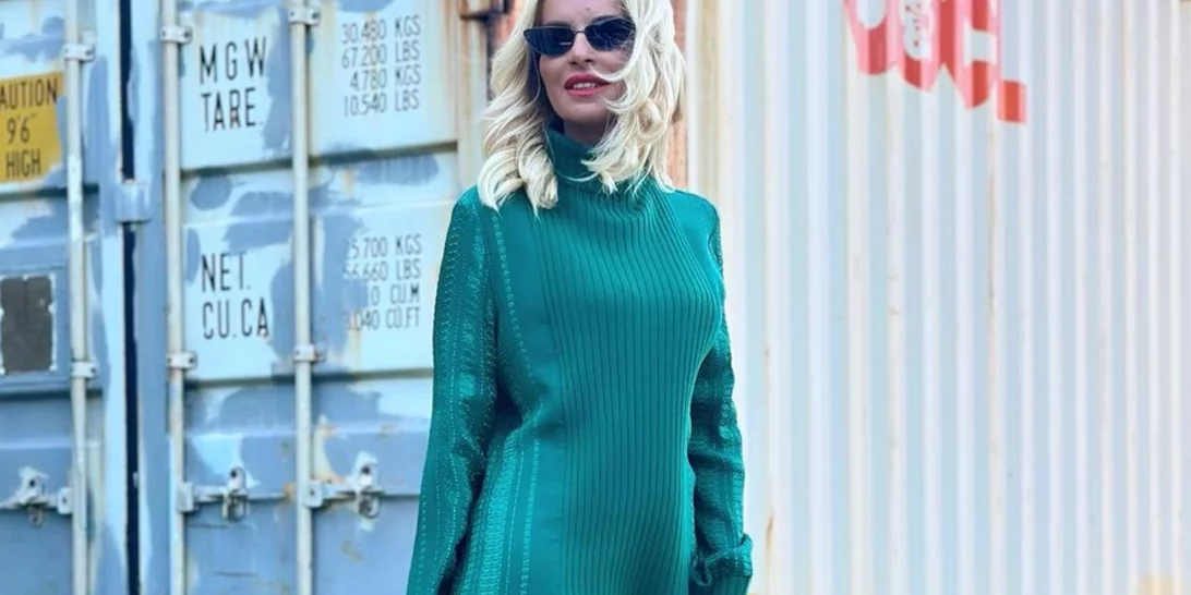 Το κλασικό κοστούμι της Μαρίας Μπεκατώρου που δεν επιλέγουμε με ευκολία αυτή την εποχή