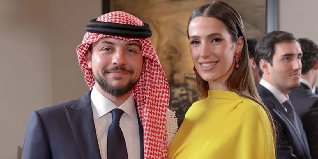 Πριγκίπισσα Rajwa | Η υποδειγματική εμφάνιση στο πλευρό του συζύγου της, πρίγκιπα Hussein, μετά από ένα σημαντικό οικογενειακό ορόσημο