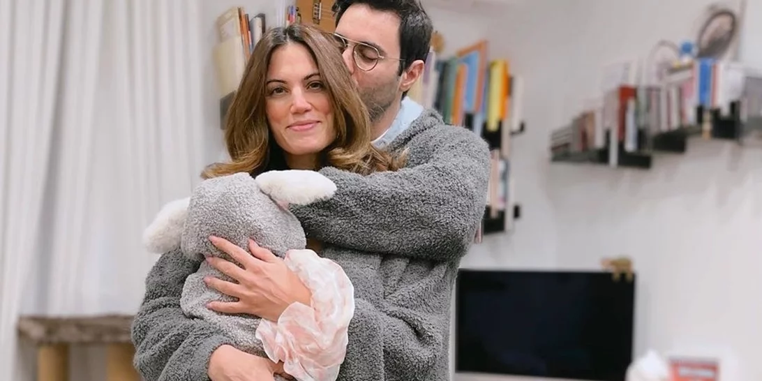 Μαίρη Συνατσάκη & Ίαν Στρατής | Η Ολίβια με τη σάκα της πάει παιδικό σταθμό - "Μία μικρή fashionista"