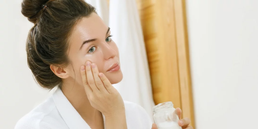 Βάζεις λάδι καρύδας στο πρόσωπο; Ίσως θα πρέπει να το ξανασκεφτείς