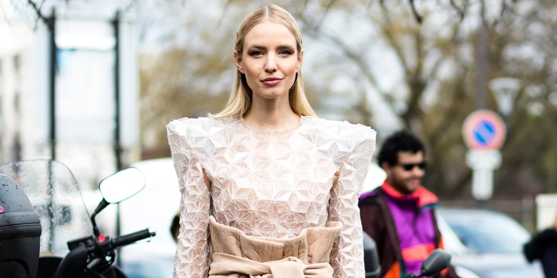 Αυτή είναι η φούστα που φορούν όλα τα κορίτσια της μόδας | Σού βρήκαμε τα πιο budget friendly σχέδια