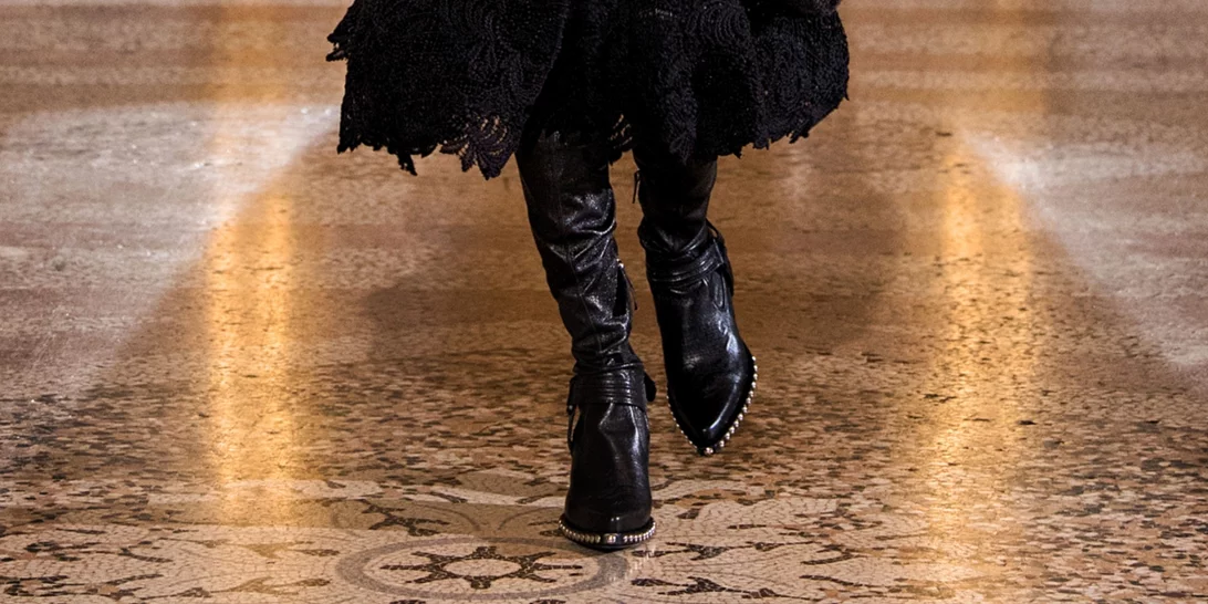 Πώς να συνδυάσεις τις μπότες με πλατφόρμες σαν style pro