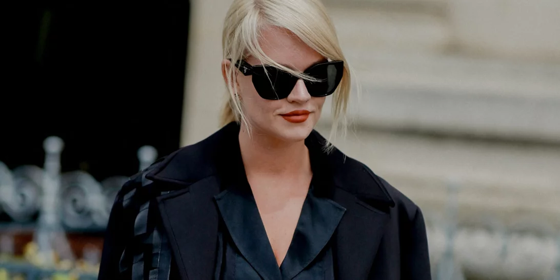 Τα μαύρα παλτό γίνονται πρωταγωνιστές στο στιλ του χειμώνα