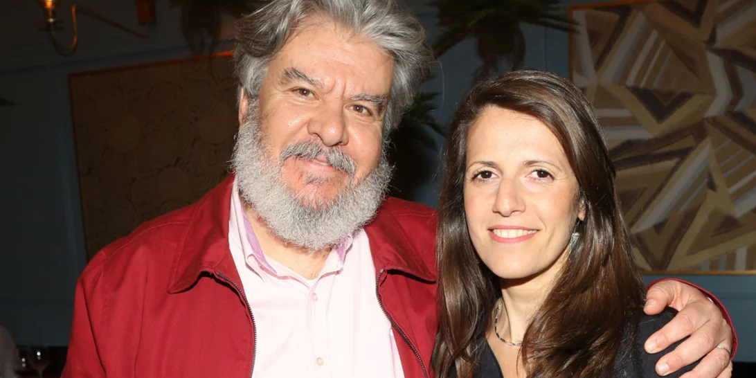 Βασίλης Χαλακατεβάκης - Δέσποινα Μαραγκουδάκη | Πλάνα από το μόνιμα στολισμένο σπίτι τους στο Γαλάτσι