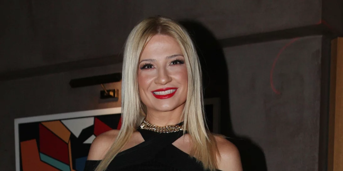 Η Φαίη Σκορδά μας δείχνει πως θα φορέσουμε το λευκό φέτος το καλοκαίρι