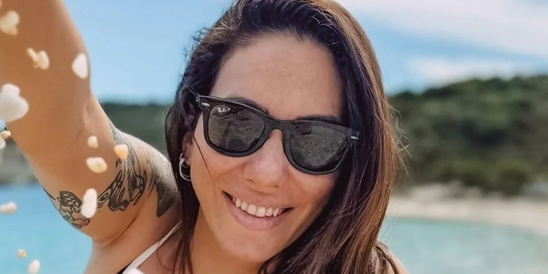 Ready to pop | Η Ευρυδίκη Βαλαβάνη ποζάρει με μαγιό και μας δείχνει την κοιλίτσα της