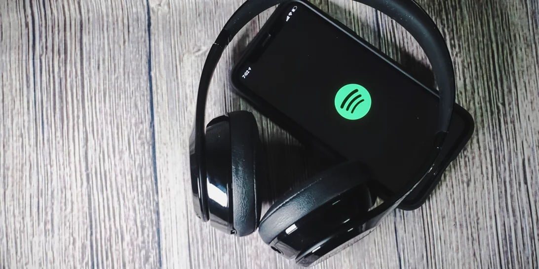 Spotify | Ο Αμερικανός σχολιαστής Joe Rogan ζητά συγγνώμη για ρατσιστικά σχόλια