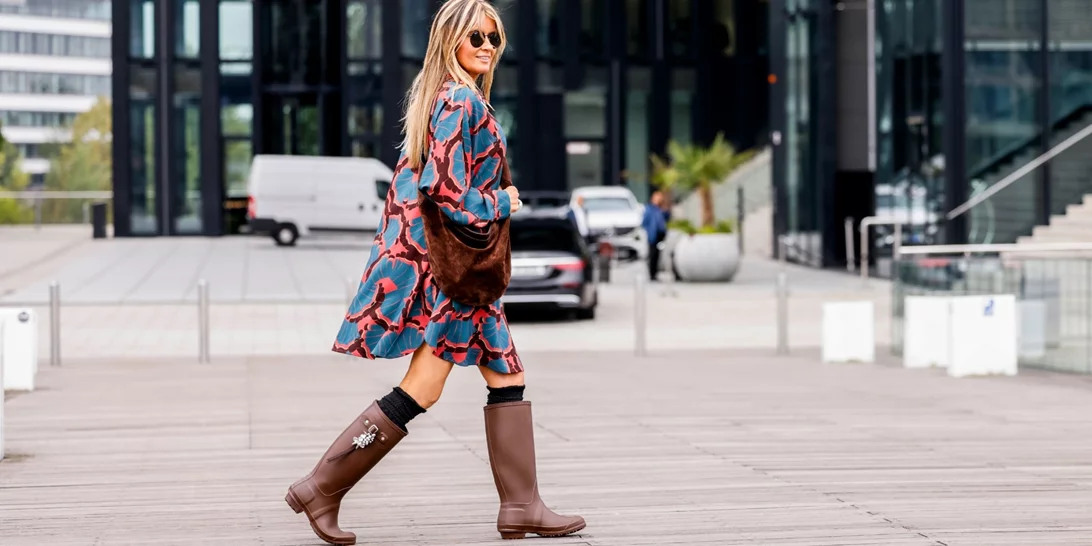 Μπορντό, ίσιες και από καουτσούκ | Μόλις βρήκαμε τις πιο ωραίες μπότες του φθινοπώρου στην Stradivarius