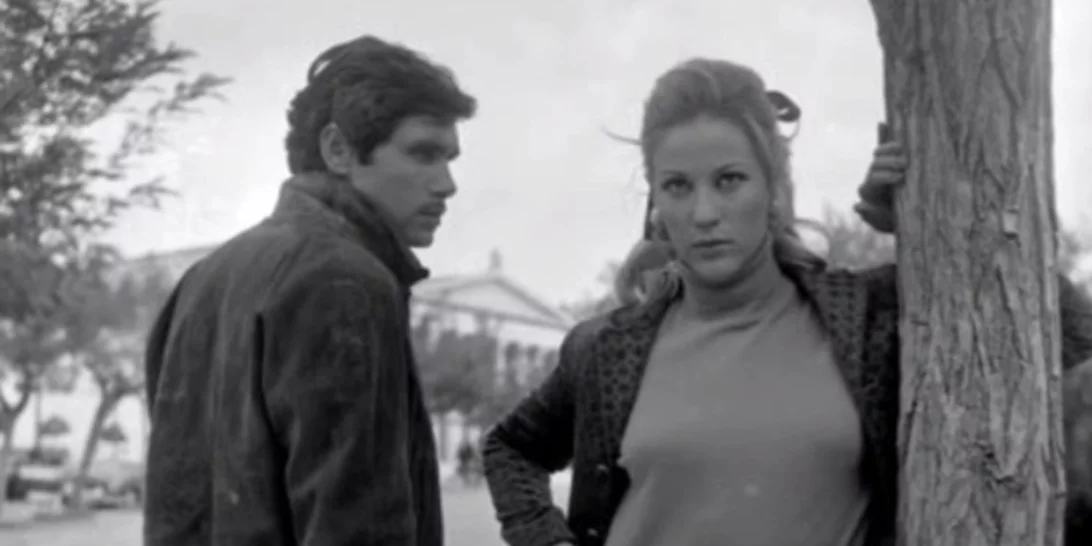 Το δικτυωτό φόρεμα της Ζωής Λάσκαρη που σκανδάλισε τις Κάννες