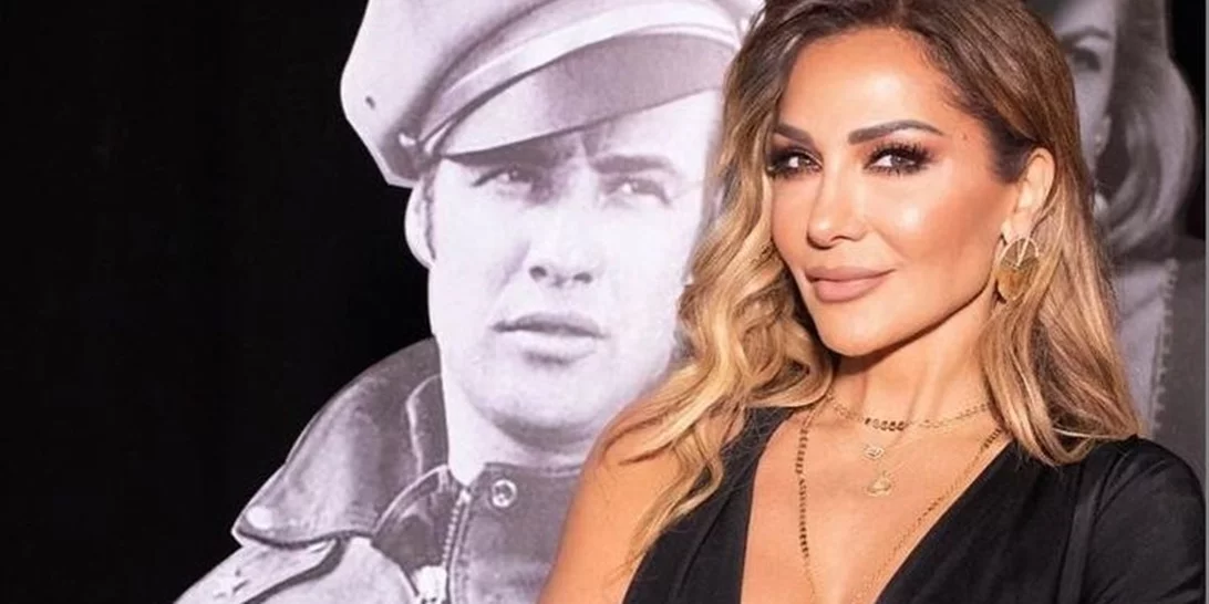 Δέσποινα Βανδή | Σε κρητικό εστιατόριο στη Γλυφάδα - Με μαύρο φόρεμα και high knee μπότες