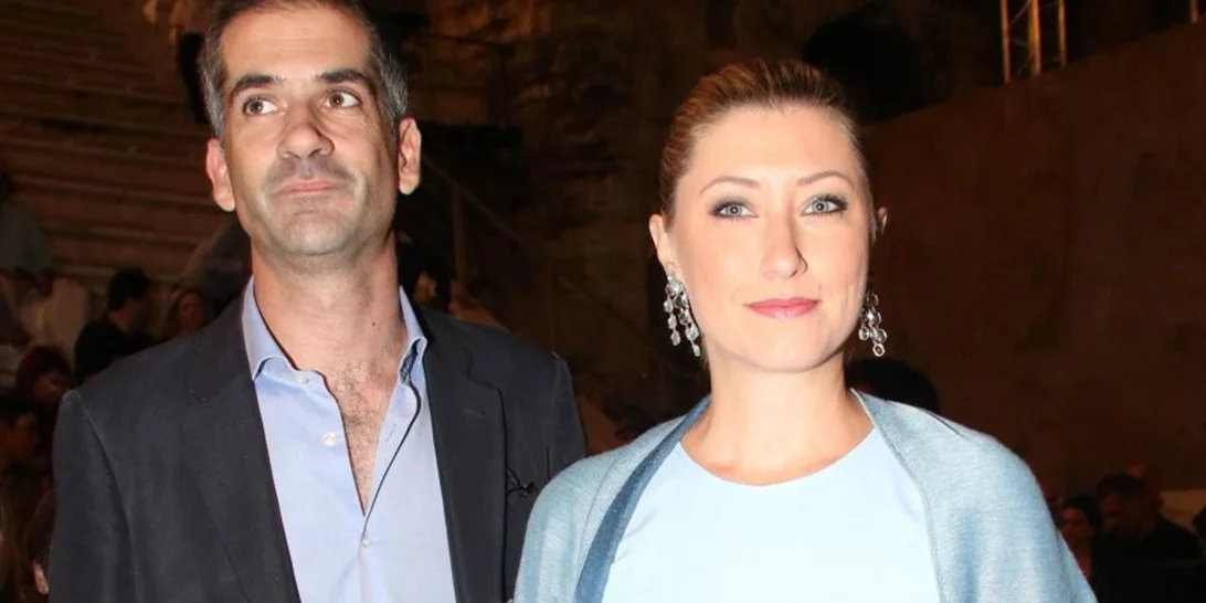 Σία Κοσιώνη | Γοητευμένη με τη νέα έκθεση του Μουσείου της Ακρόπολης - Το ιδιαίτερο παντελόνι της