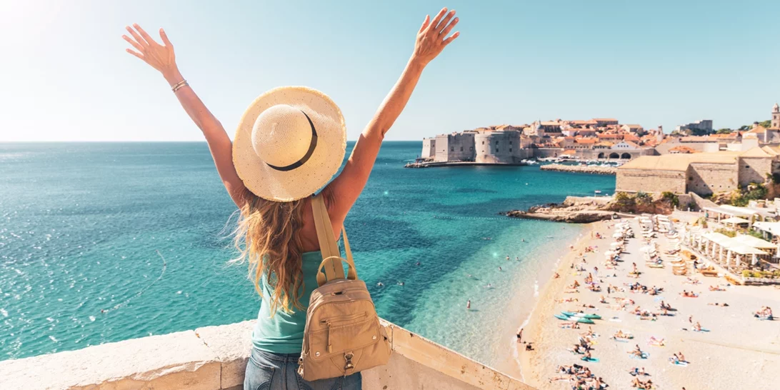 Γιατί σχεδόν δεν έχει νόημα να πηγαίνεις διακοπές (ιδίως αν είσαι Έλληνας)