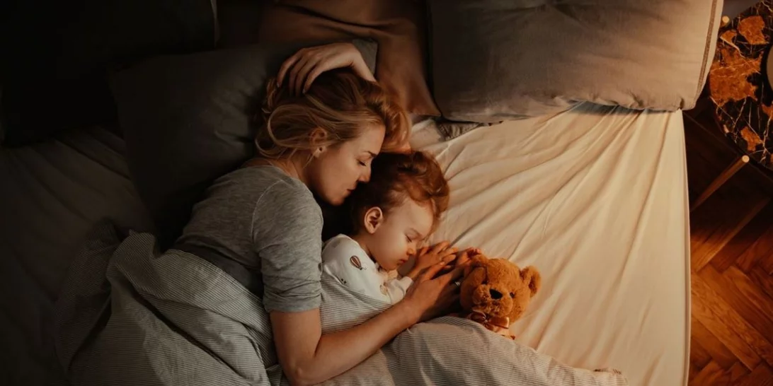 Πρέπει ένα παιδί να κοιμάται με τους γονείς του; Μέχρι ποια ηλικία είναι ωφέλιμο;