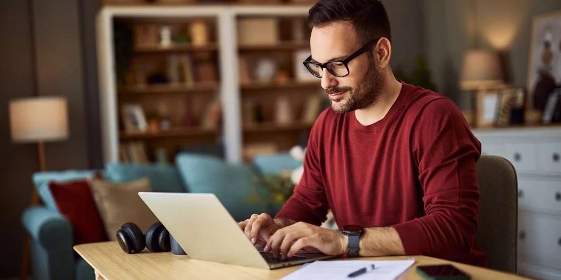 5 δουλειές με μεγάλο μισθό και δυνατότητα τηλεργασίας