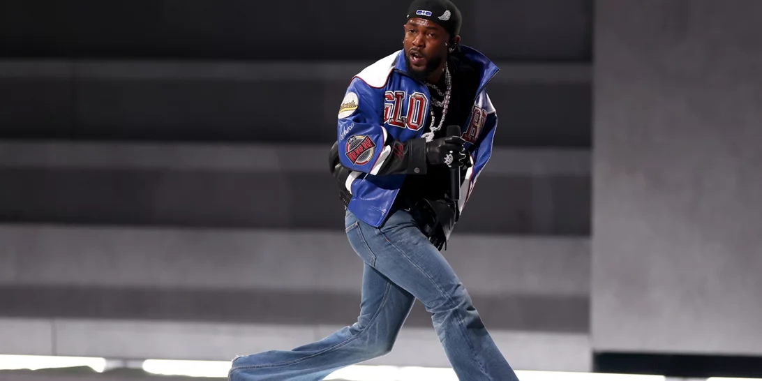 Do it like Kendrick | 7 bootcut jeans για να φορέσεις κι εσύ το viral ρούχο του φετινού Super Bowl