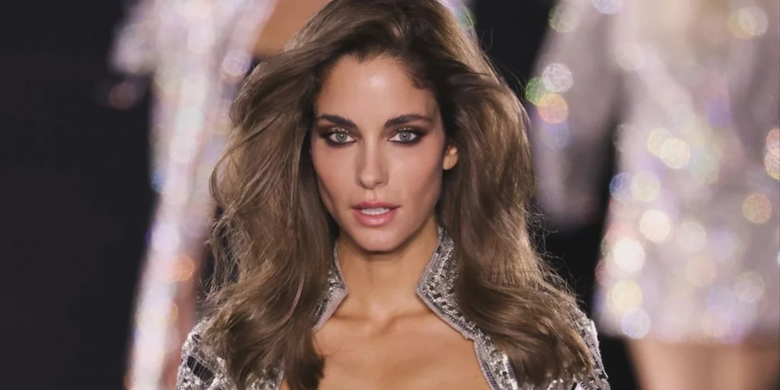 Δούκισσα Νομικού | Το ανεπιτήδευτο μακιγιάζ της με κόκκινο κραγιόν είναι η τέλεια εναλλακτική για τα Χριστούγεννα