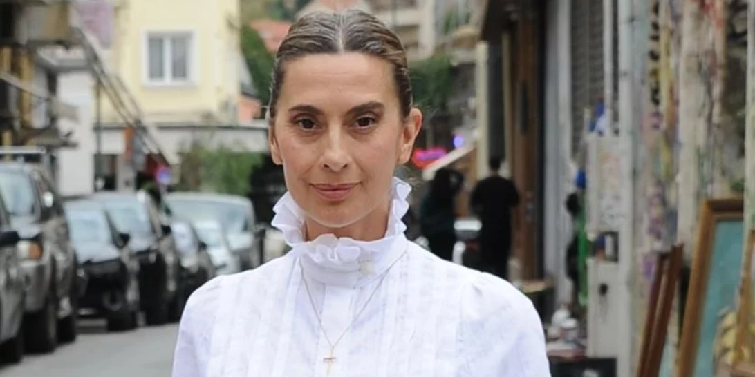 Βίκυ Βολιώτη | Στο μπαλκόνι του σπιτιού της με την κόρη της - "Όταν χάνεις τους γονείς σου"