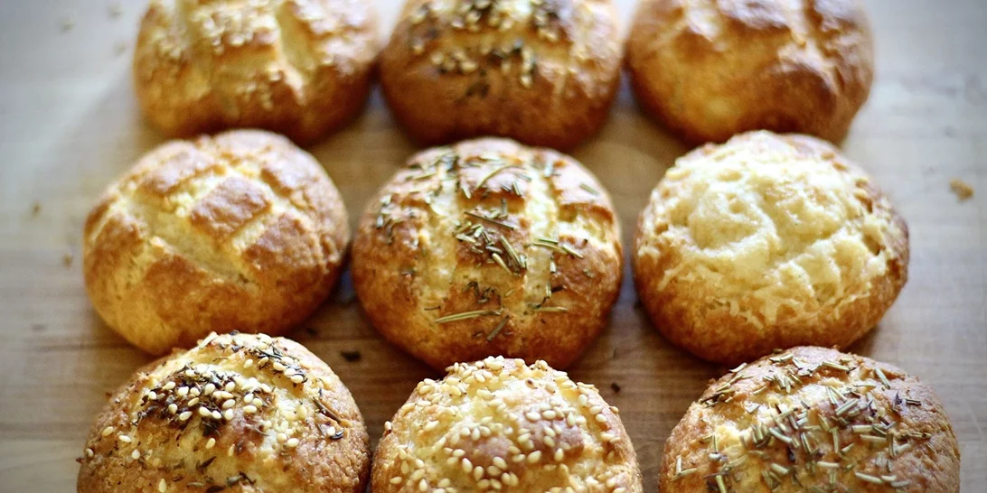 Τυροψωμάκια ολικής: Η εύκολη συνταγή για να βγουν αφράτα