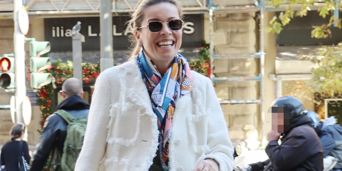 Η Μαριέττα Χρουσαλά φόρεσε το tweed πανωφόρι της Mango που απογειώνει κάθε χειμερινό look