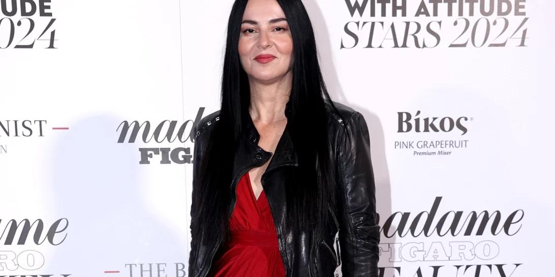 Beauty Stars by Madame Figaro | Η Ζενεβιέβ φόρεσε ένα σατέν φόρεμα με τον πιο stylish τρόπο για την περίσταση