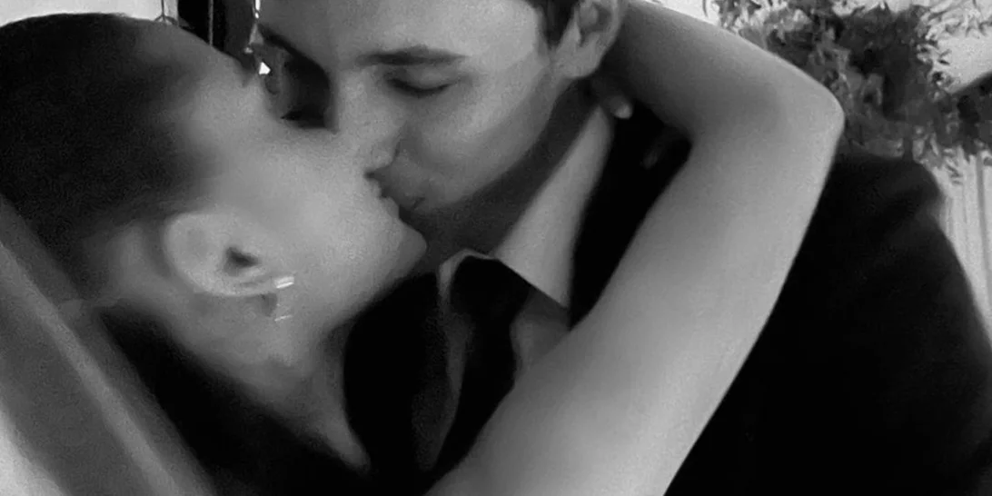 Η Ariana Grande ανέβασε τις πρώτες φωτογραφίες από το γάμο της