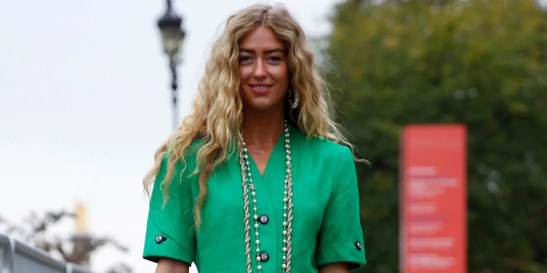 Πέντε items που έχει πάντα μαζί της στην τσάντα παραλίας μία fashion expert