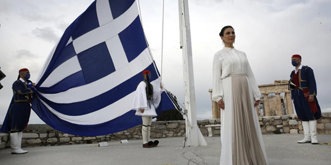 Αναστασία Ζαννή | Η γυναίκα που έκανε όλη την Ελλάδα να ανατριχιάσει στο άκουσμα του Εθνικού Ύμνου