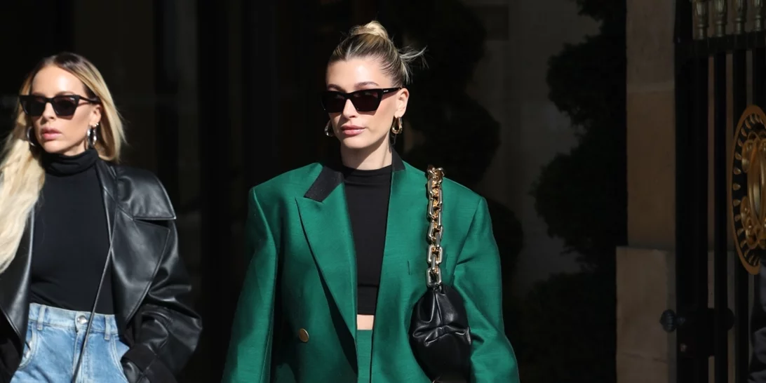 Έξι τρόποι για να φορέσεις το κλασικό μαύρο πουλόβερ σαν πραγματική fashionista