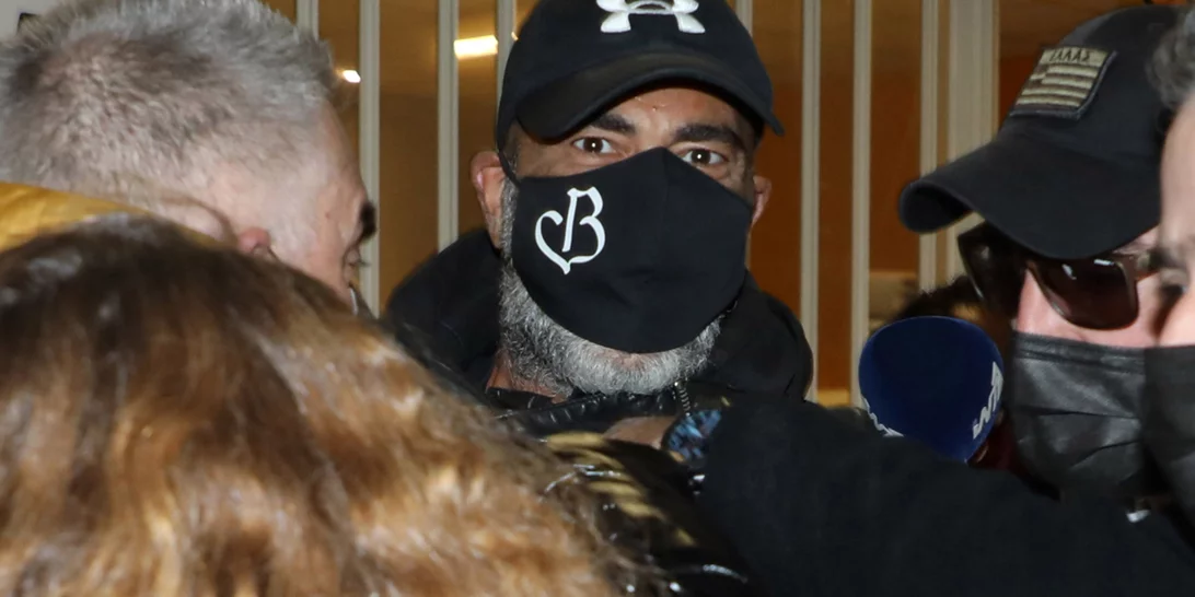 Βαλάντης - Survivor | Πανικός κατά την άφιξή του στο αεροδρόμιο (εικόνες, βίντεο)