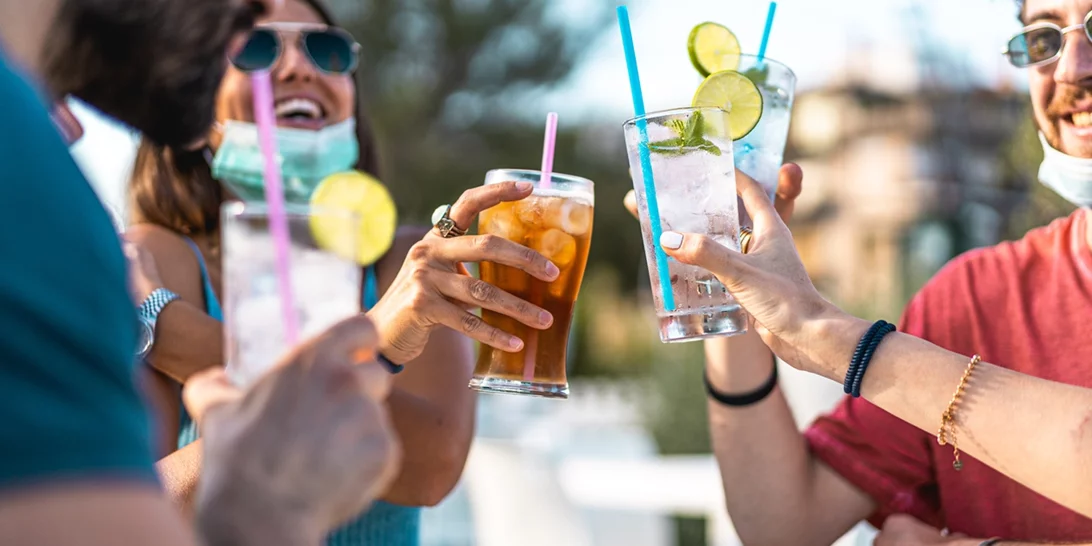 3 δροσιστικές συνταγές για υγιεινά μοκτέιλς για το καλοκαίρι