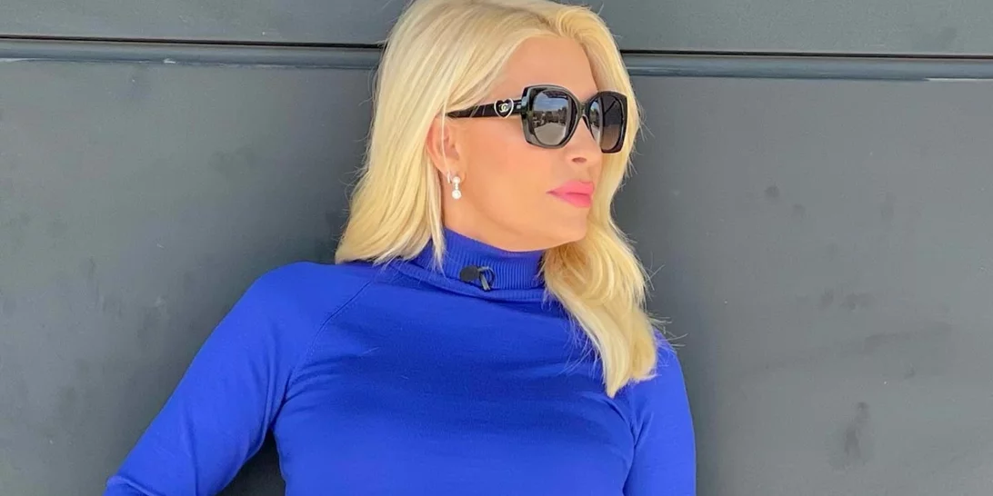 Η Ελένη Μενεγάκη φόρεσε το καφέ δερμάτινο παντελόνι με τον αγαπημένο τρόπο των fashionistas