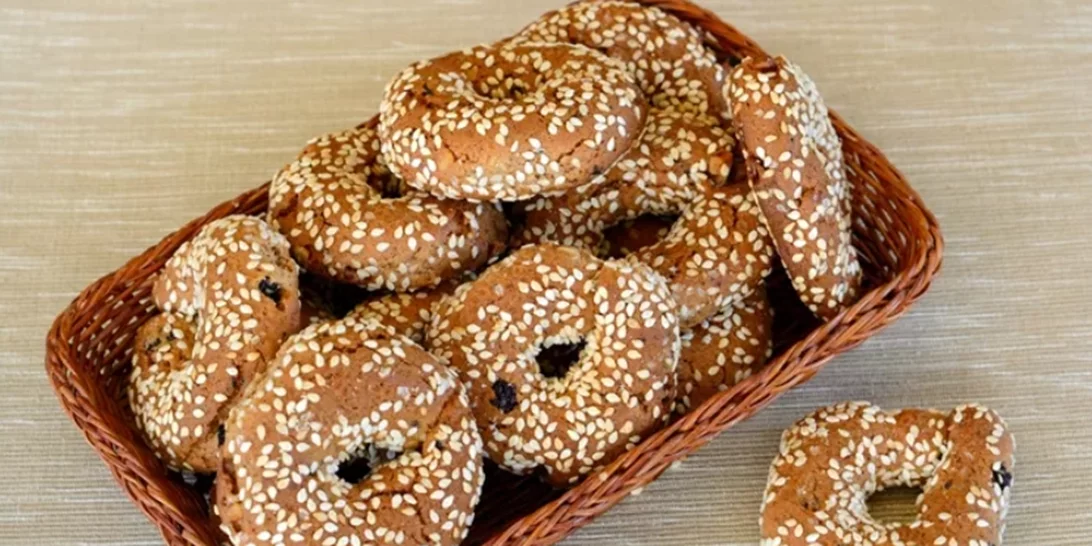 Υγιεινά μουστοκούλουρα με χουρμάδες για τα παιδιά (και όχι μόνο)