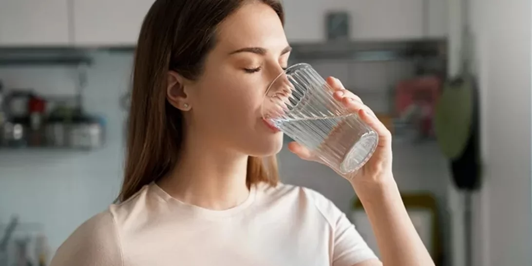 Το κόλπο που σου δείχνει αν είσαι αφυδατωμένη | Διαρκεί 5 δευτερόλεπτα