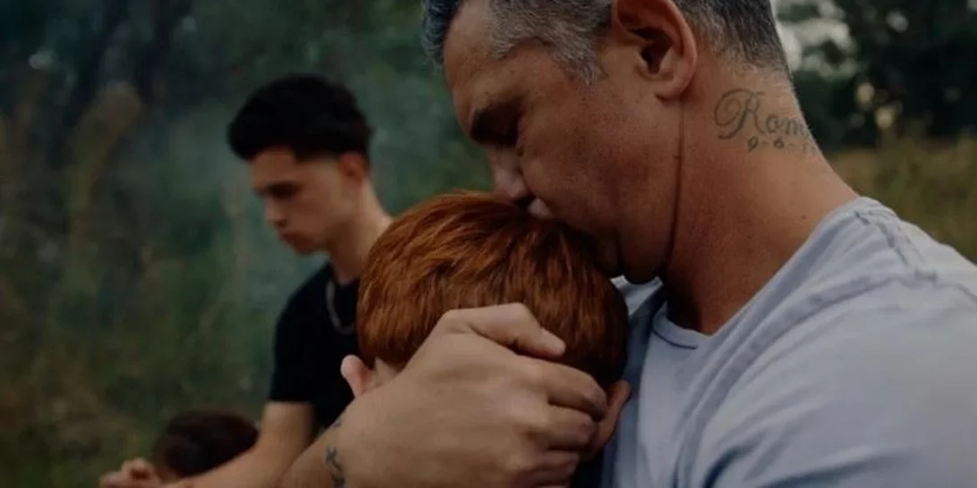 To "Adolescence" μας ξύπνησε, αλλά το "Seen" μας δείχνει τον τρόπο για να προστατεύουμε τα έφηβα παιδιά μας