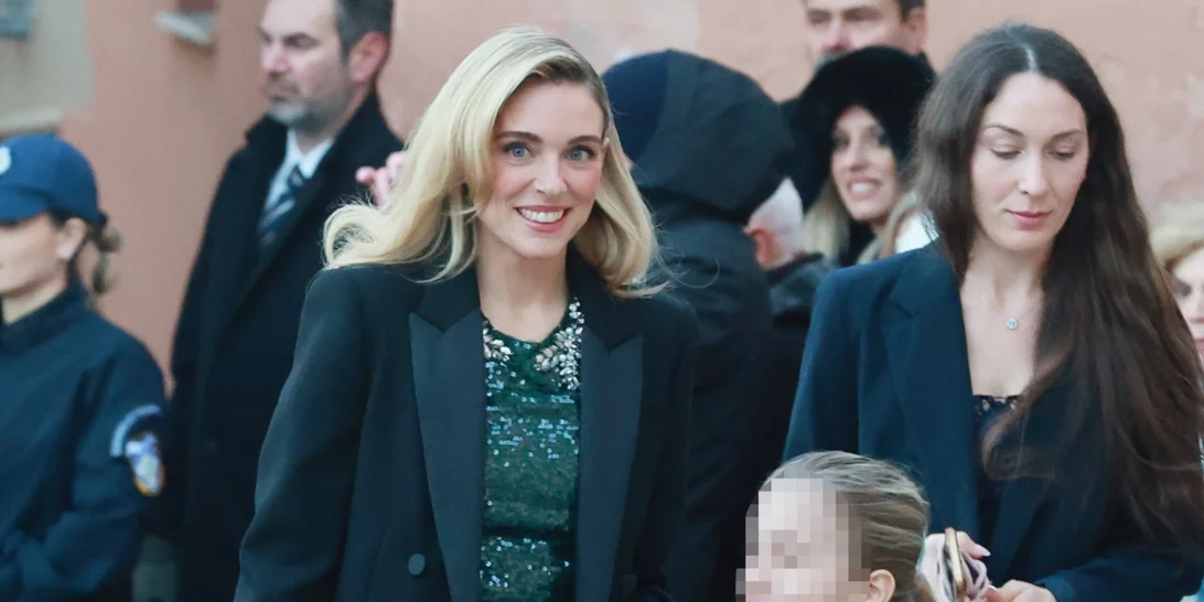 Μαριάννα Γουλανδρή Λαιμού | Το φόρεμα με πράσινες παγιέτες που φόρεσε στον γάμο της Χρυσής Βαρδινογιάννη και του Νικόλαου ντε Γκρες