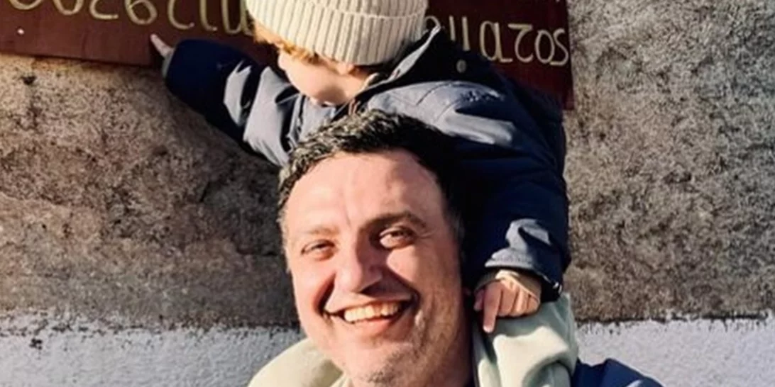 Ο Βασίλης Κικίλιας στο γήπεδο με τον Παναγιώτη Αντώνιο | Με ποδοσφαιρική φανέλα ο μικρούλης